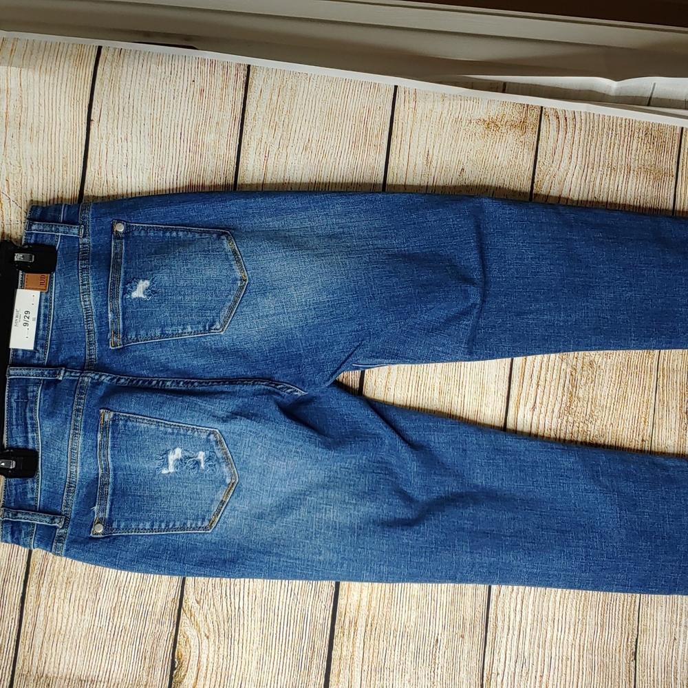 Judy Blue Jeans - Picture 5 of 6